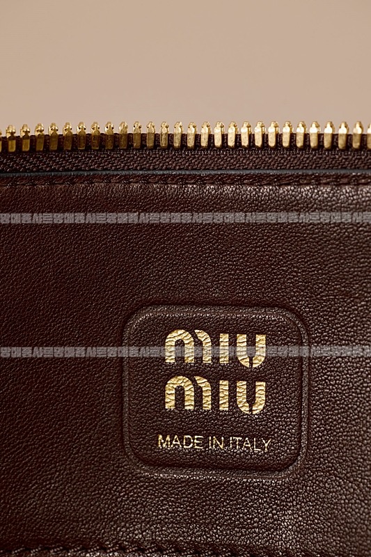 미우미우아방뛰르나파가죽백  20260316-142253-020루.jpg