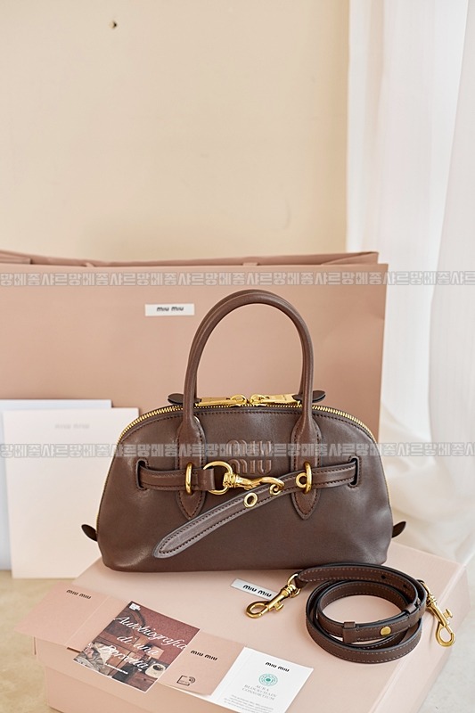 미우미우아방뛰르나파가죽백  20260316-142614-029루.jpg