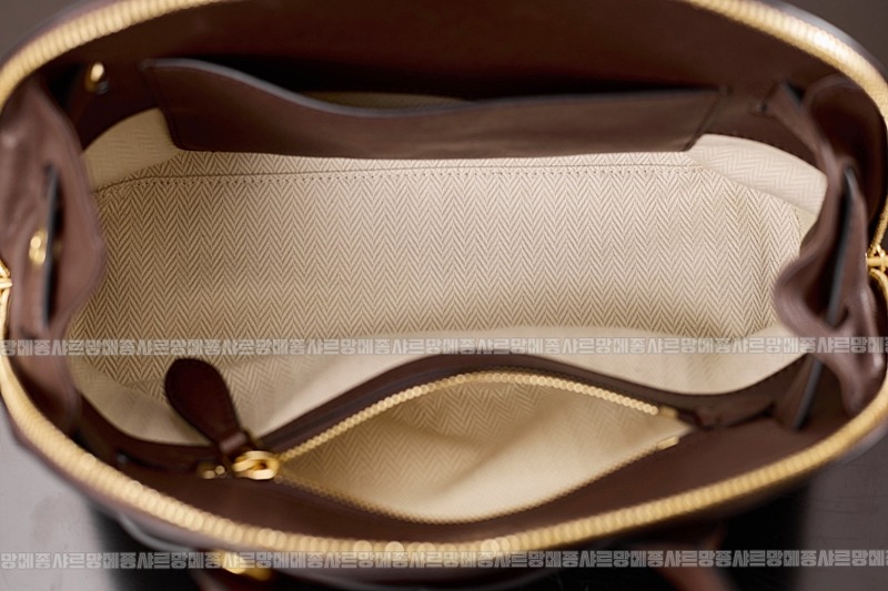 미우미우아방뛰르나파가죽백  20260316-142611-010루.jpg