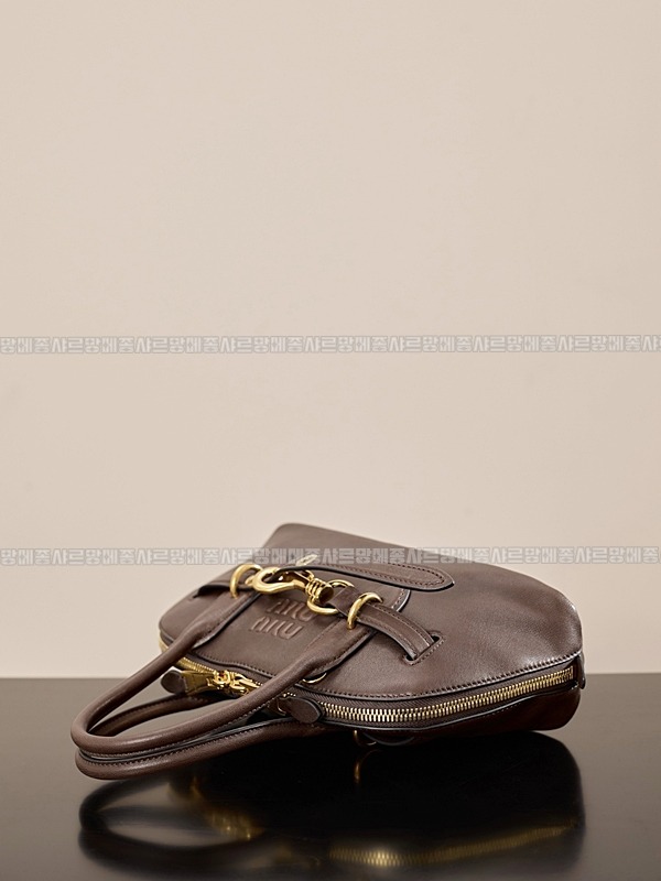 미우미우아방뛰르나파가죽백  20260316-142610-009루.jpg