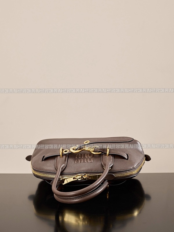 미우미우아방뛰르나파가죽백  20260316-142610-008루.jpg