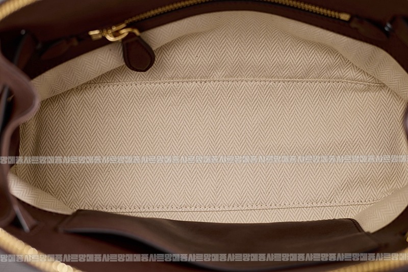 미우미우아방뛰르나파가죽백  20260316-142611-012루.jpg