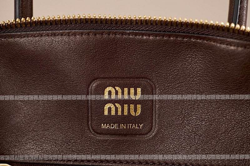 미우미우아방뛰르나파가죽백  20260316-142611-014루.jpg