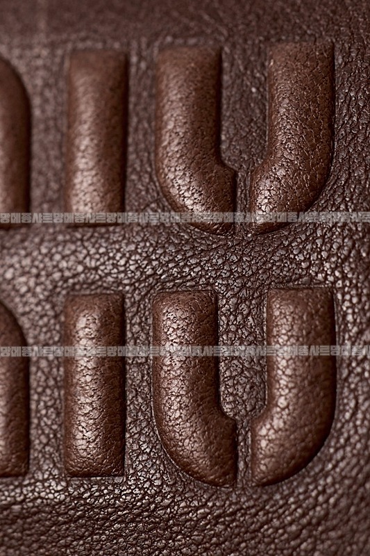 미우미우아방뛰르나파가죽백  20260316-142612-017루.jpg