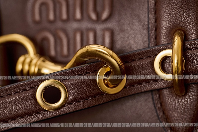 미우미우아방뛰르나파가죽백  20260316-142612-016루.jpg