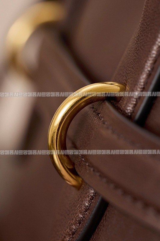 미우미우아방뛰르나파가죽백  20260316-142612-019루.jpg