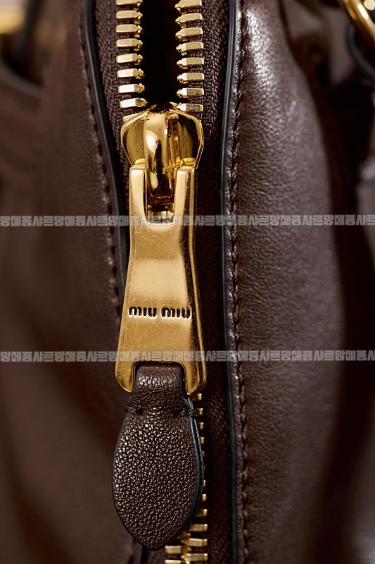 미우미우아방뛰르나파가죽백  20260316-142613-023루.jpg