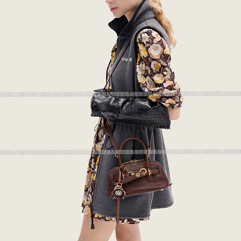 미우미우아방뛰르나파가죽백  20260316-142923-024루.jpg