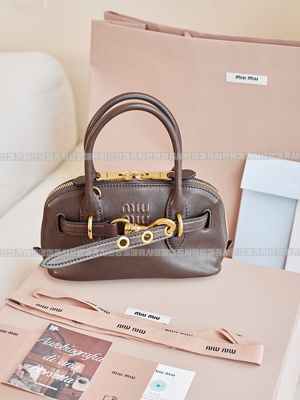 미우미우아방뛰르나파가죽백  20260316-142923-026루.jpg