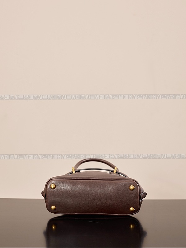 미우미우아방뛰르나파가죽백  20260316-142920-008루.jpg