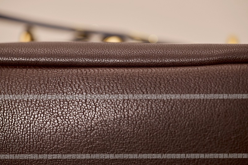 미우미우아방뛰르나파가죽백  20260316-142920-012루.jpg