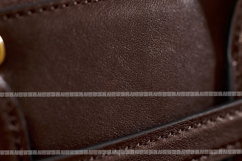 미우미우아방뛰르나파가죽백  20260316-142920-010루.jpg