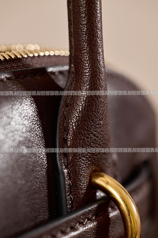 미우미우아방뛰르나파가죽백  20260316-142921-013루.jpg