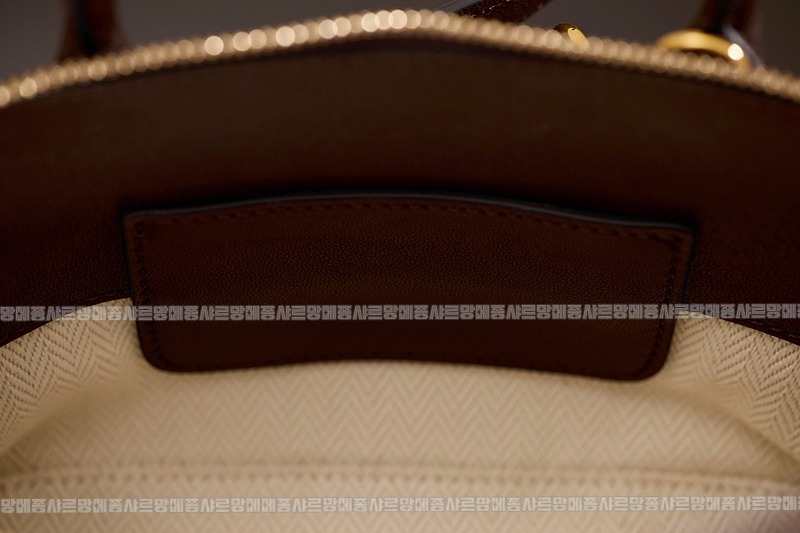 미우미우아방뛰르나파가죽백  20260316-142921-015루.jpg