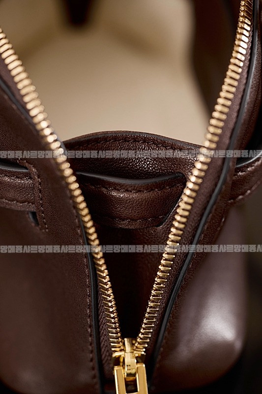 미우미우아방뛰르나파가죽백  20260316-142921-016루.jpg