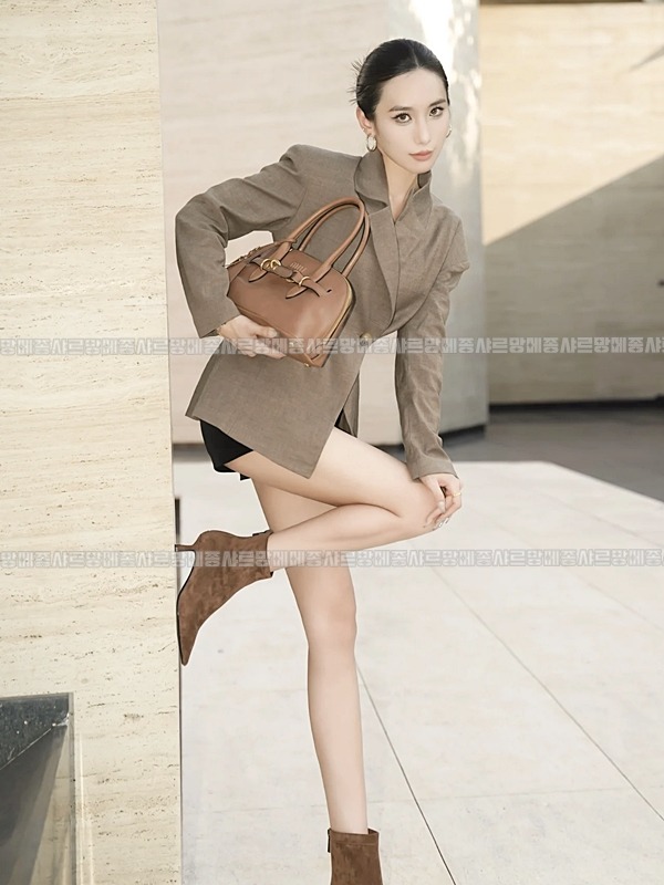 미우미우아방뛰르나파가죽백  20260316-143910-026루.jpg