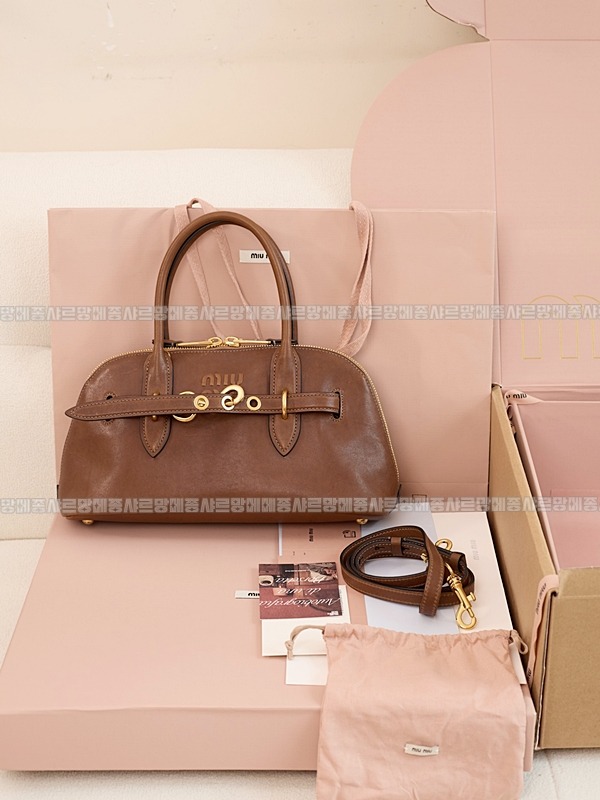 미우미우아방뛰르나파가죽백  20260316-143911-028루.jpg