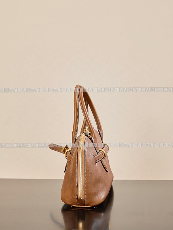 미우미우아방뛰르나파가죽백  20260316-143905-008루.jpg