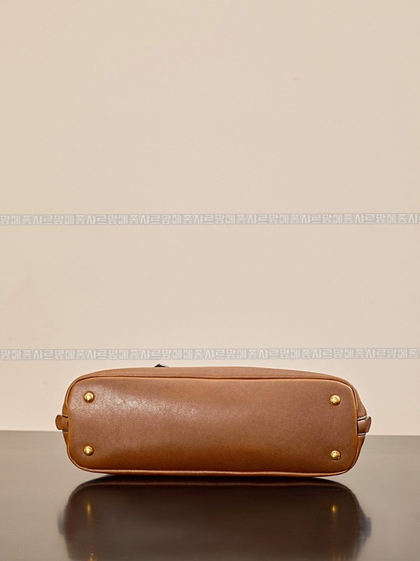 미우미우아방뛰르나파가죽백  20260316-143905-009루.jpg