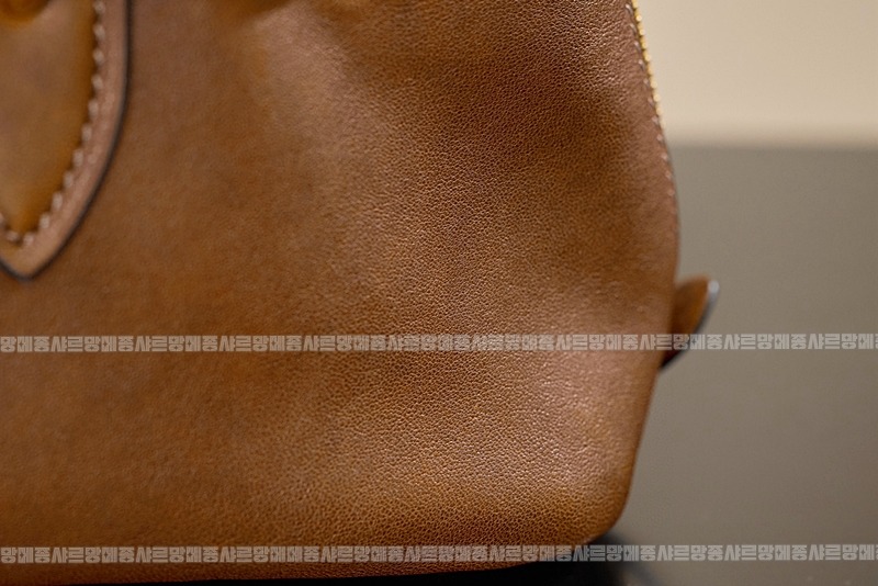 미우미우아방뛰르나파가죽백  20260316-143907-013루.jpg