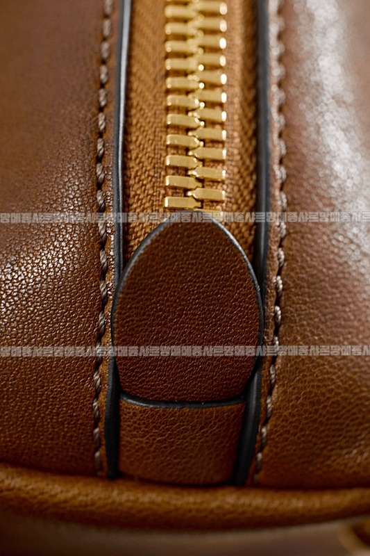 미우미우아방뛰르나파가죽백  20260316-143908-016루.jpg