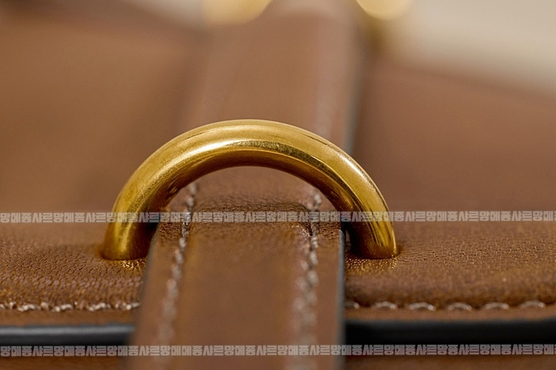 미우미우아방뛰르나파가죽백  20260316-143908-015루.jpg