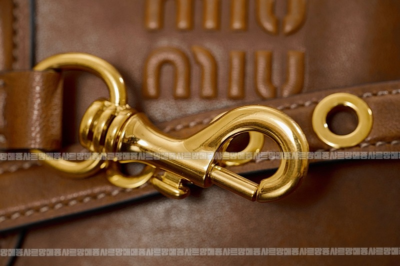 미우미우아방뛰르나파가죽백  20260316-143908-019루.jpg