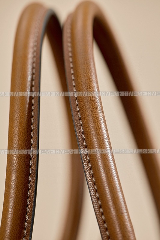 미우미우아방뛰르나파가죽백  20260316-143909-022루.jpg