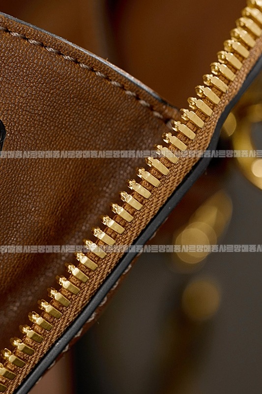 미우미우아방뛰르나파가죽백  20260316-143910-023루.jpg