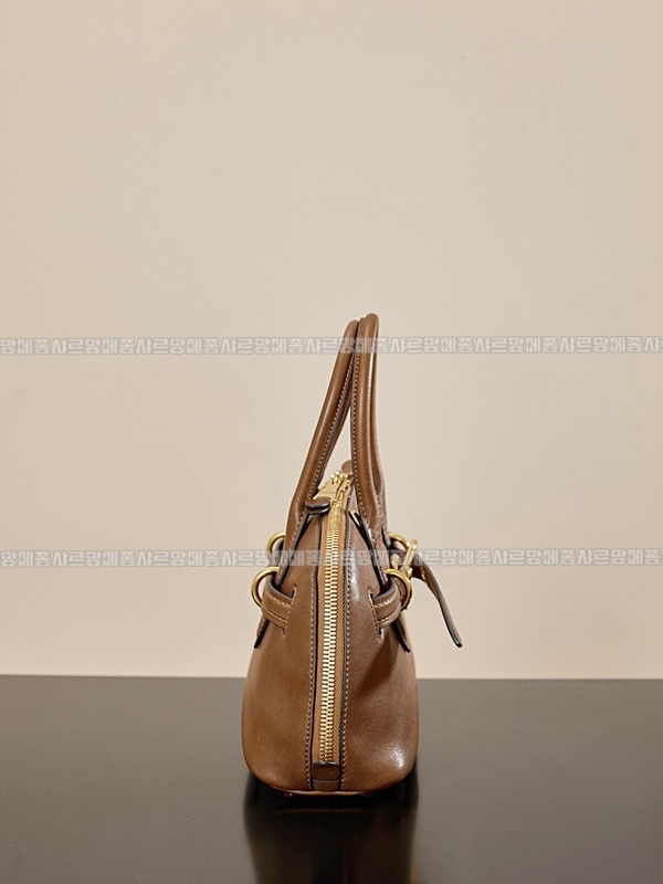 미우미우아방뛰르나파가죽백  20260316-144229-004루.jpg