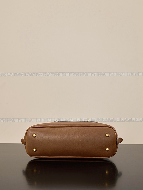 미우미우아방뛰르나파가죽백  20260316-144230-007루.jpg