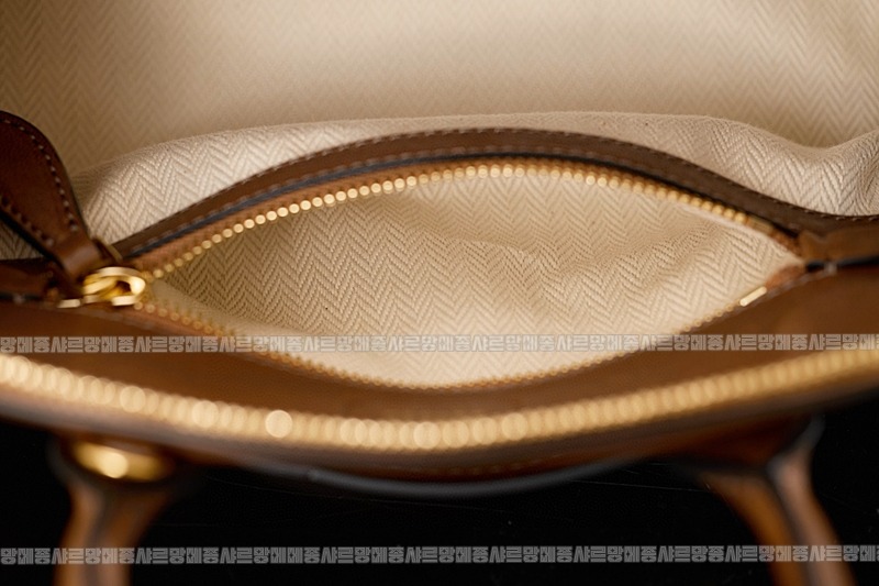 미우미우아방뛰르나파가죽백  20260316-144231-010루.jpg