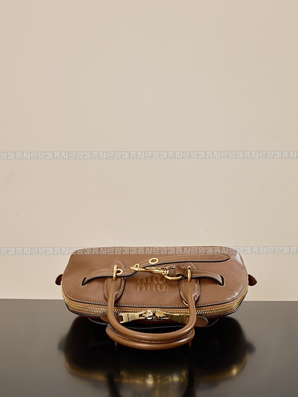 미우미우아방뛰르나파가죽백  20260316-144230-009루.jpg