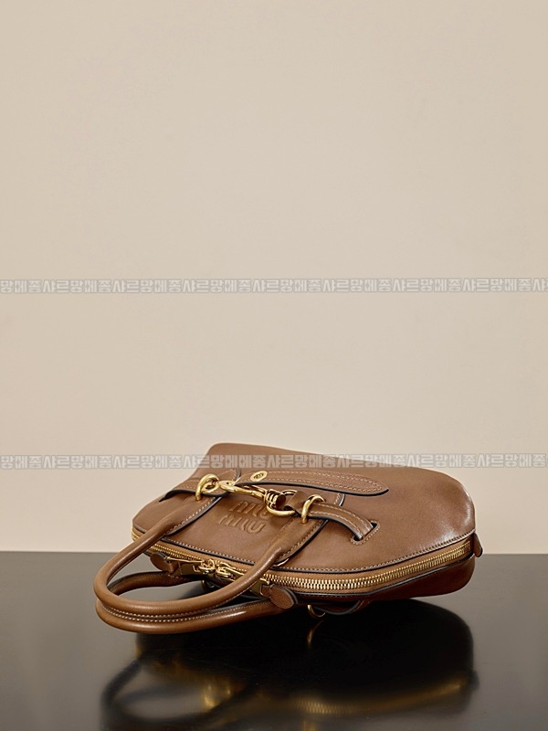 미우미우아방뛰르나파가죽백  20260316-144230-008루.jpg