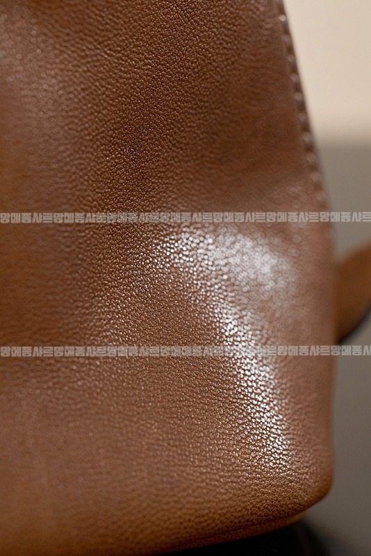 미우미우아방뛰르나파가죽백  20260316-144231-013루.jpg