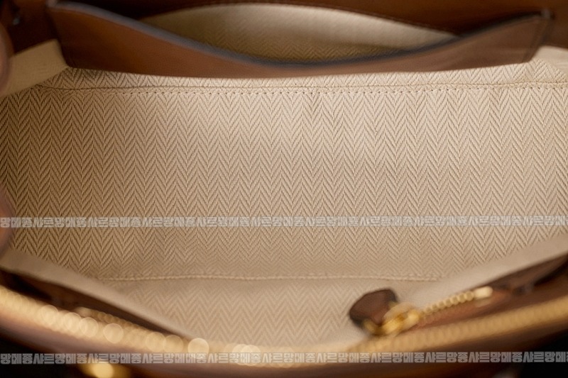 미우미우아방뛰르나파가죽백  20260316-144231-011루.jpg