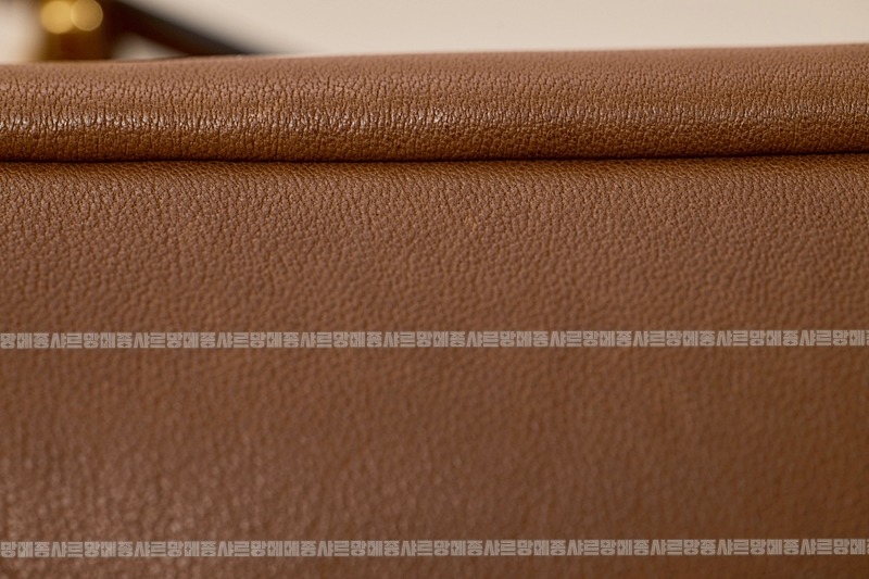 미우미우아방뛰르나파가죽백  20260316-144231-014루.jpg