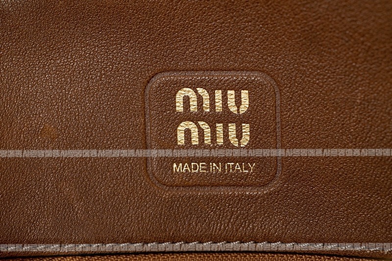 미우미우아방뛰르나파가죽백  20260316-144232-017루.jpg