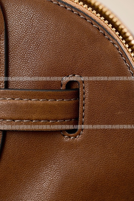 미우미우아방뛰르나파가죽백  20260316-144232-019루.jpg