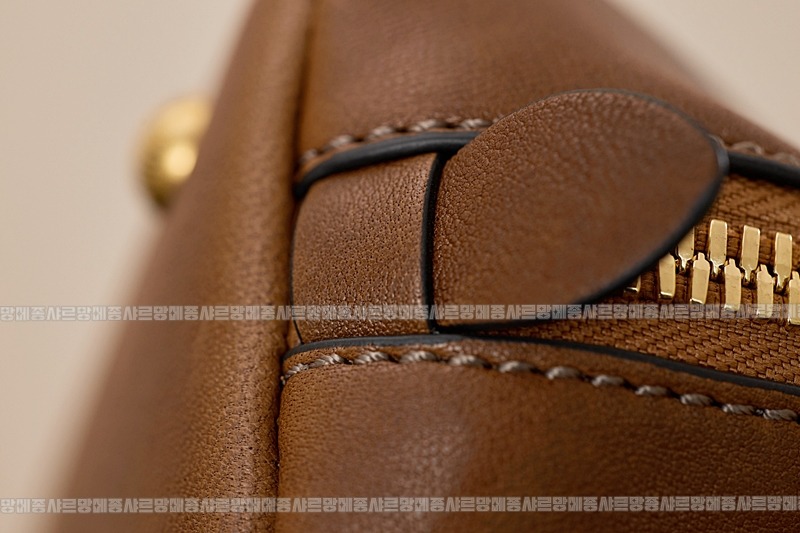 미우미우아방뛰르나파가죽백  20260316-144233-022루.jpg