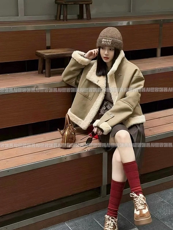 미우미우아방뛰르나파가죽백  20260316-144523-027루.jpg