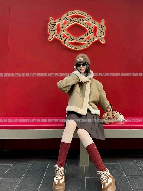 미우미우아방뛰르나파가죽백  20260316-144523-026루.jpg