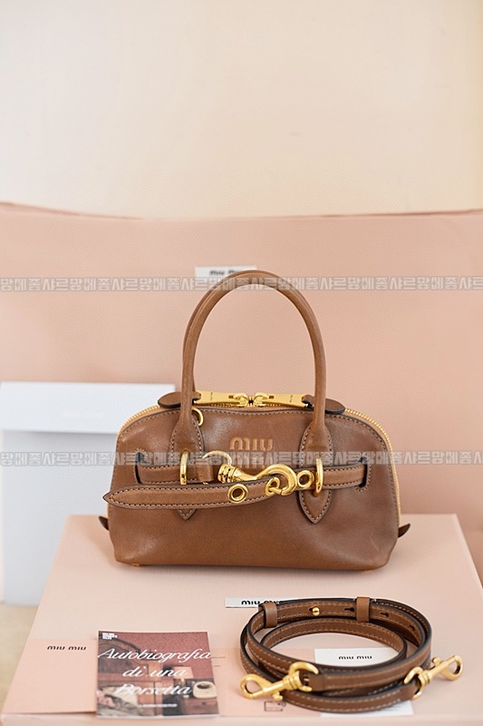 미우미우아방뛰르나파가죽백  20260316-144522-024루.jpg