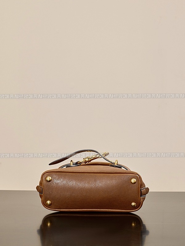 미우미우아방뛰르나파가죽백  20260316-144519-008루.jpg