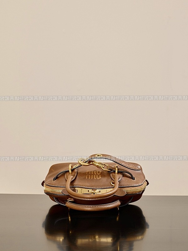 미우미우아방뛰르나파가죽백  20260316-144520-009루.jpg