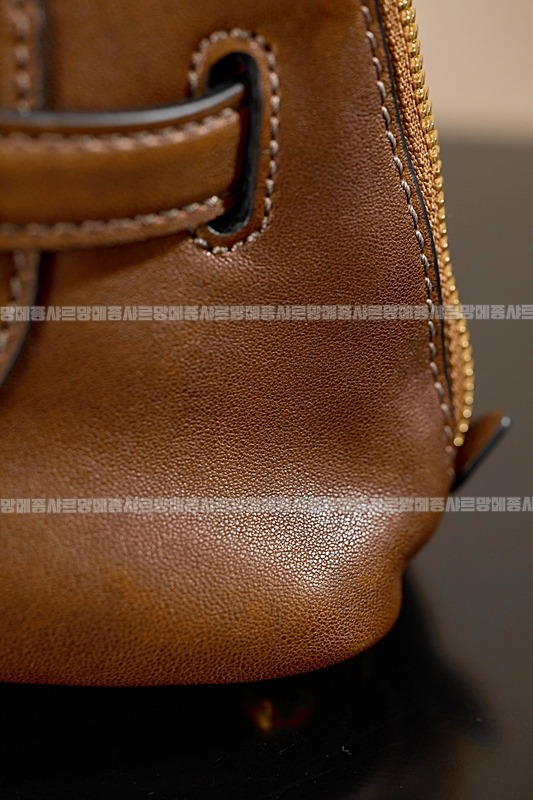 미우미우아방뛰르나파가죽백  20260316-144521-014루.jpg