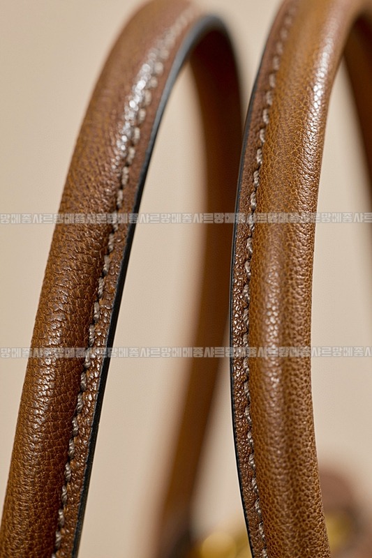 미우미우아방뛰르나파가죽백  20260316-144521-015루.jpg