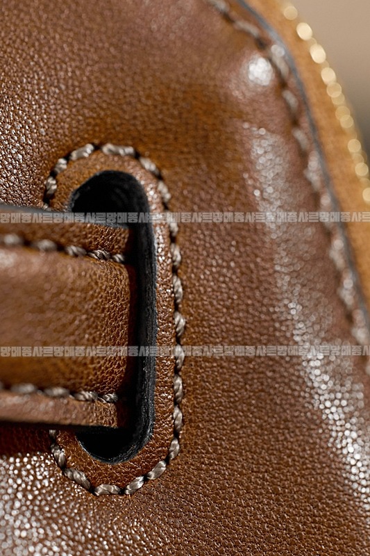 미우미우아방뛰르나파가죽백  20260316-144521-018루.jpg