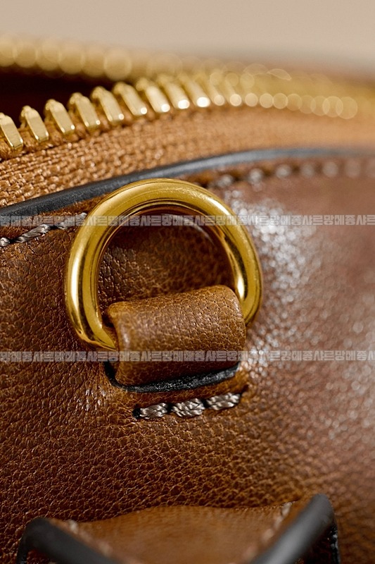 미우미우아방뛰르나파가죽백  20260316-144522-021루.jpg