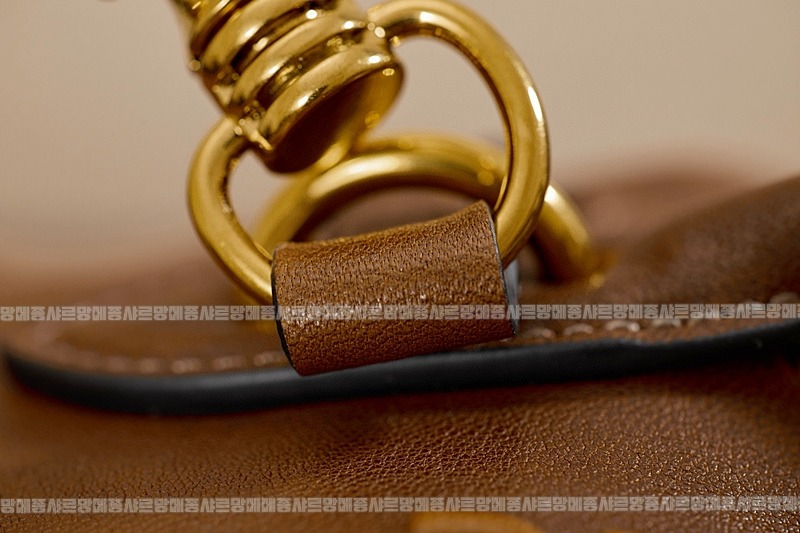 미우미우아방뛰르나파가죽백  20260316-144522-020루.jpg